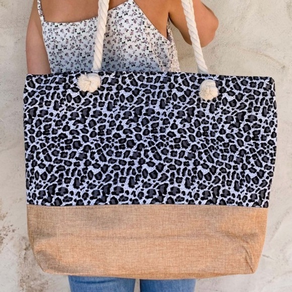 Going to the Beach 🏖..Leopard Beach Bag - Picture 7 of 8